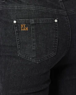 Basic Jeans mit Nylah Stickerei