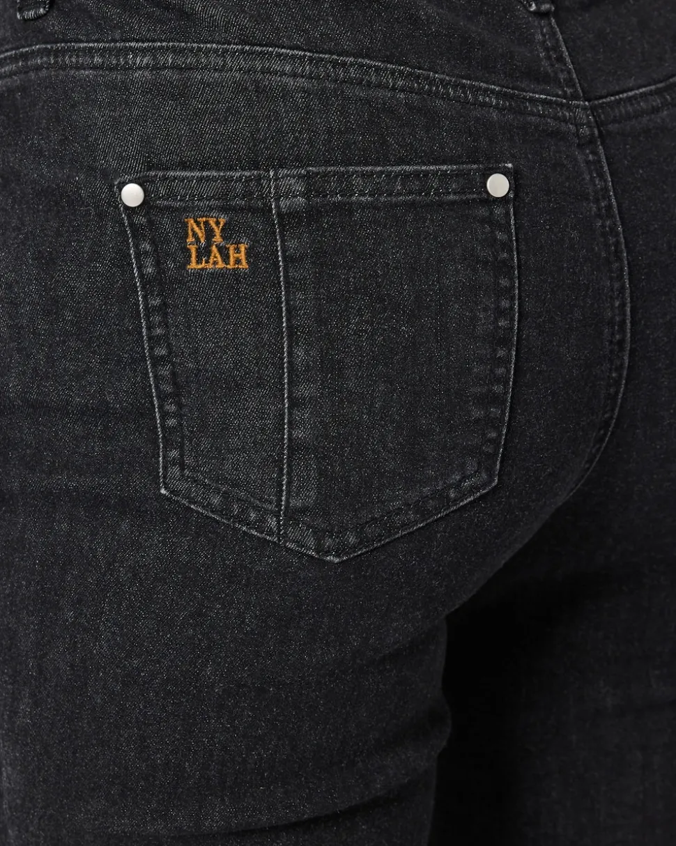 Basic Jeans mit Nylah Stickerei
