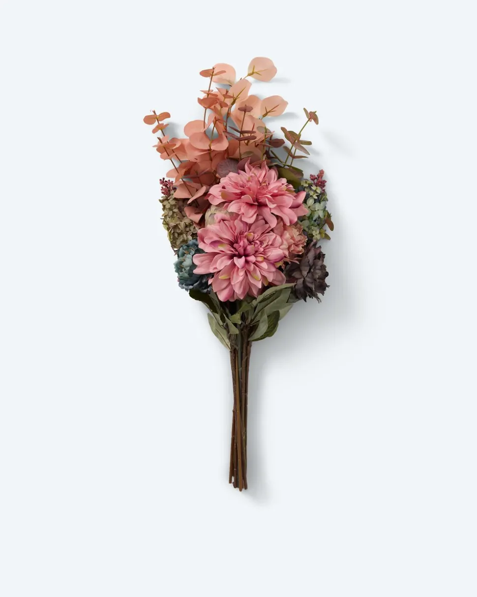 Blumen-Arrangement im Seidenpapier