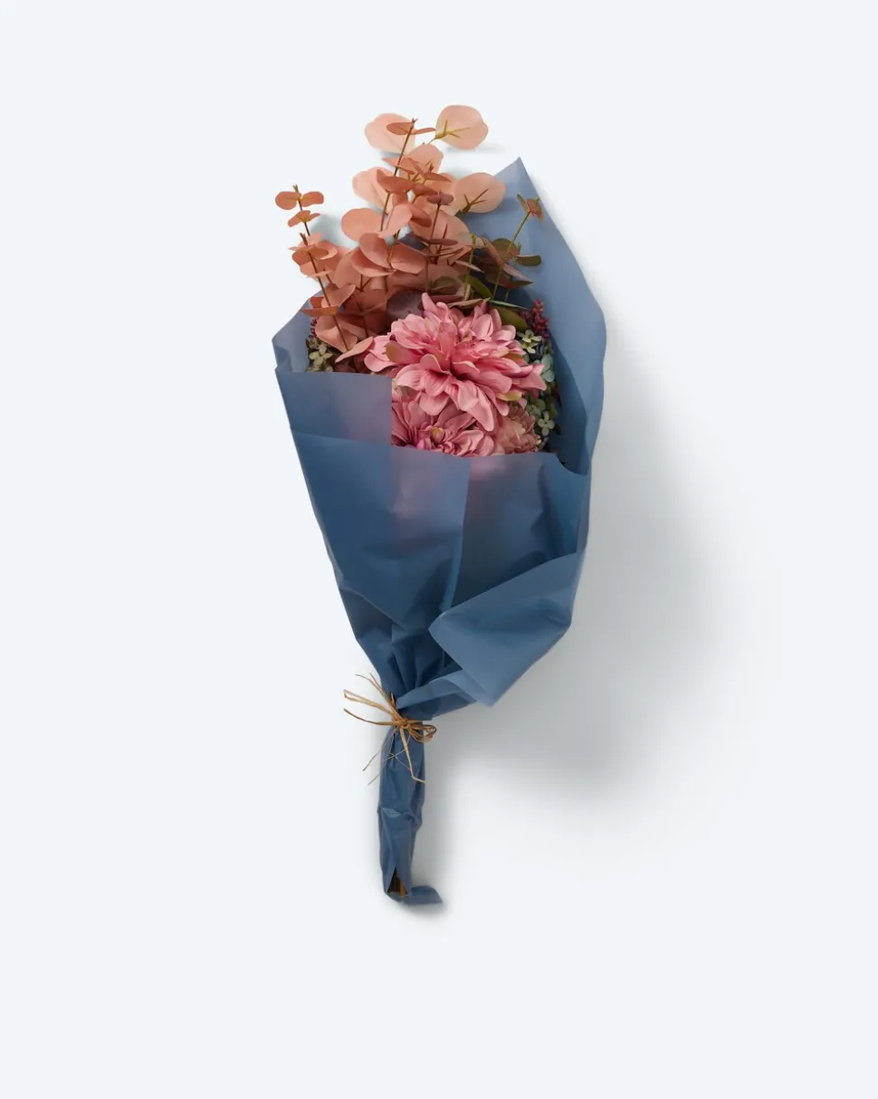 Blumen-Arrangement im Seidenpapier