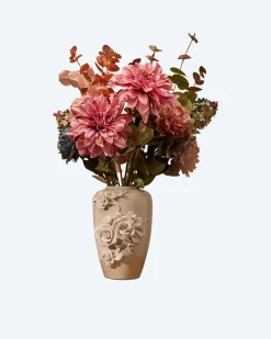 Blumen-Arrangement im Seidenpapier