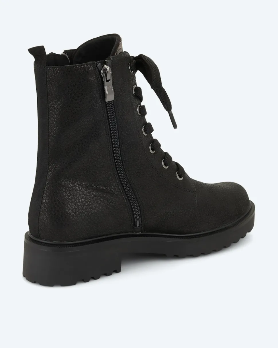 Boot mit Schnürung