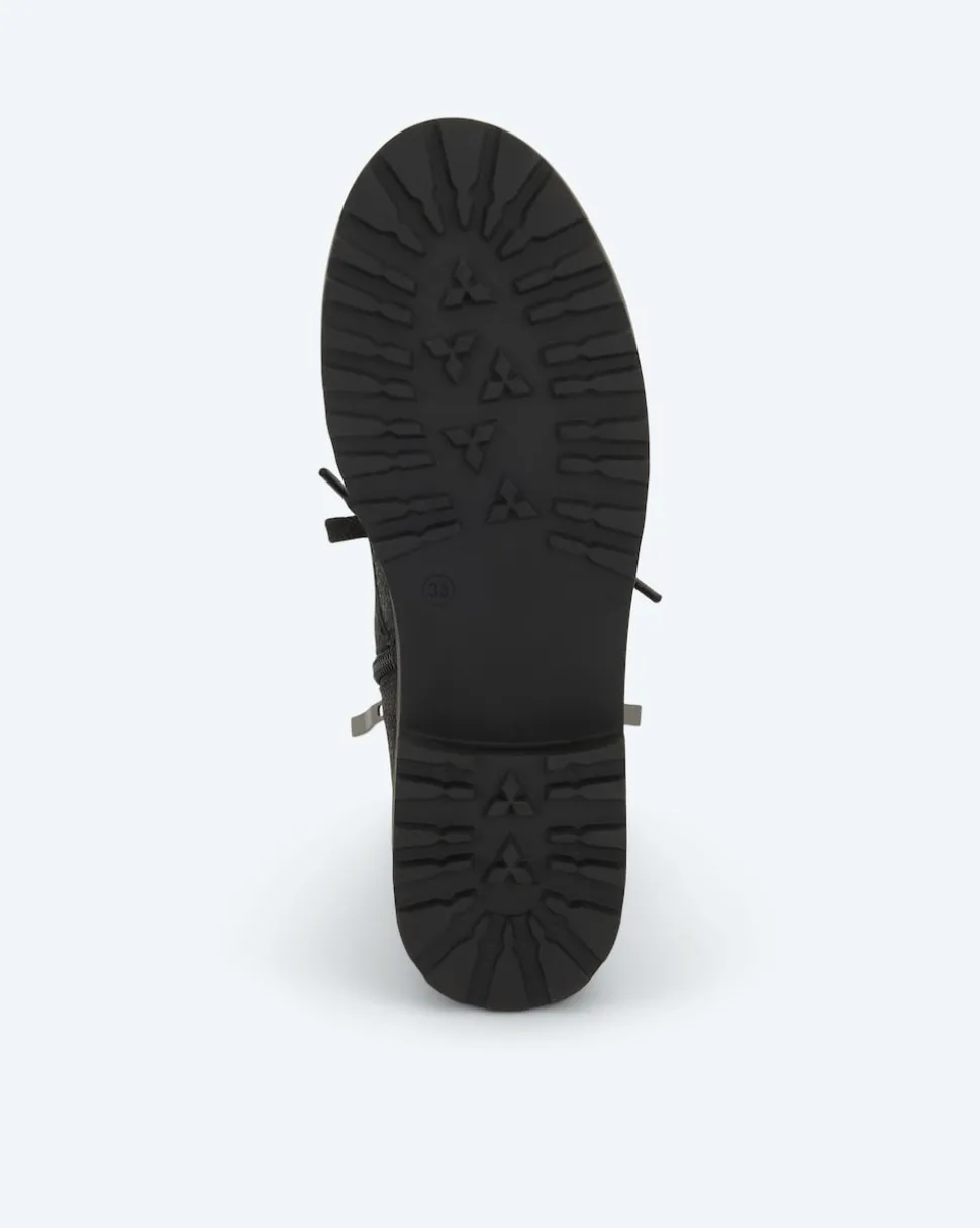 Boot mit Schnürung
