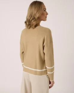 Boxy Strickpullover mit Zierknöpfen