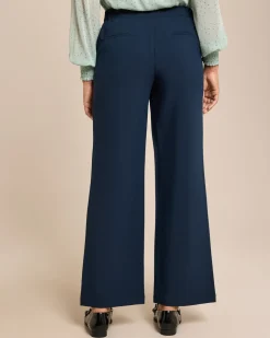 Hose mit Knopfdetail