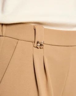 Hose mit Schleifendeko