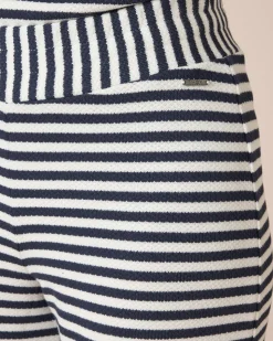 Hosen mit Streifen