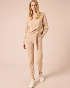Hose und Pullover mit Bindedetail