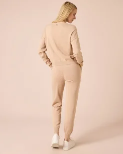 Hose und Pullover mit Bindedetail