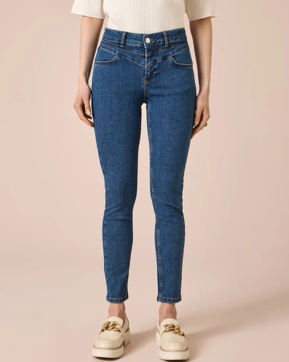 Jeans mit Naht-Details