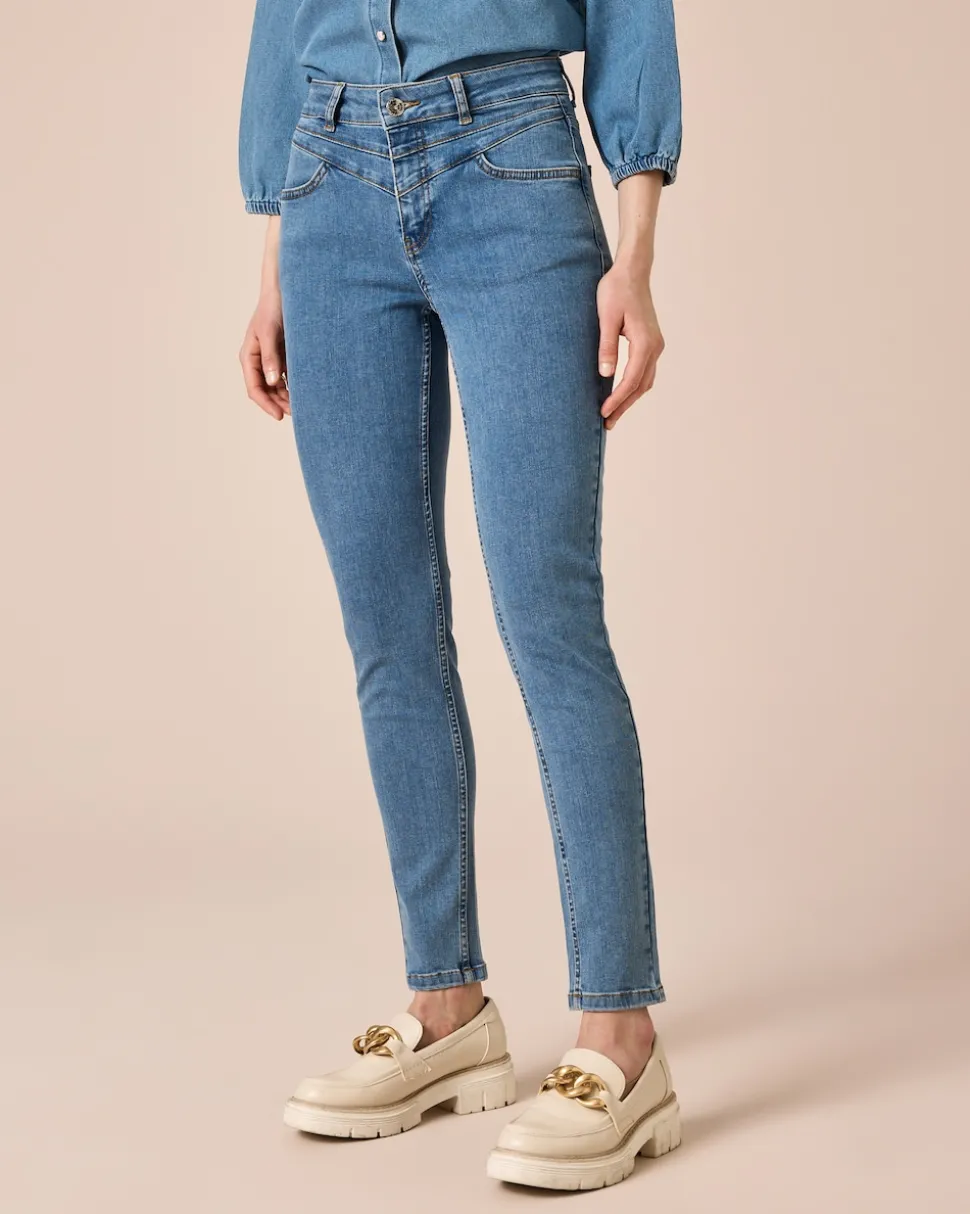 Jeans mit Naht-Details