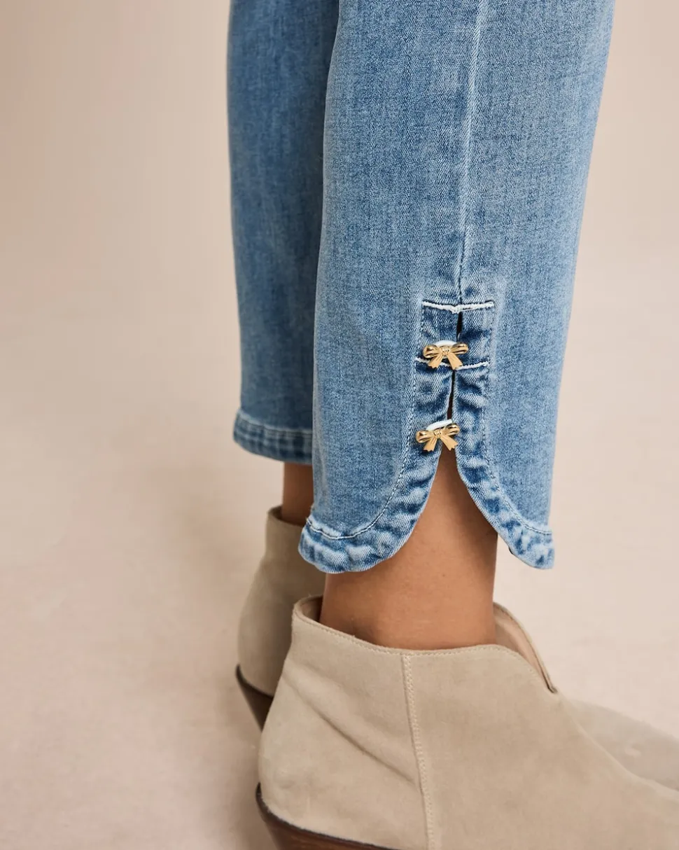 Jeans mit Schleifenbesatz