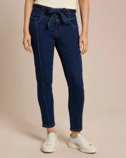 Jeans mit Schleifen-Gürtel