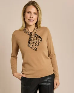 Pullover mit Leokragen und Schleife