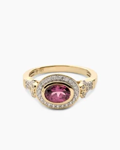 Ring mit Malawi Magenta Garnet und Brillanten