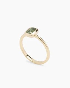 Ring mit Saphir