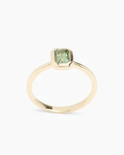 Ring mit Saphir