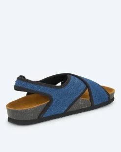 Sandale mit gekreuzten Riemen