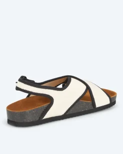 Sandale mit gekreuzten Riemen