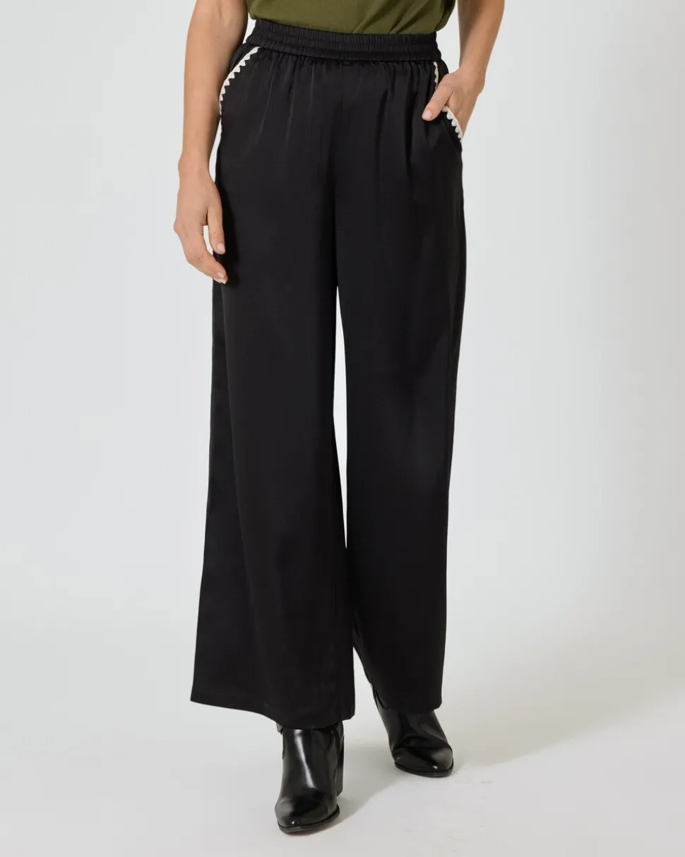 Satinhose im Unidesign