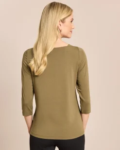 Shirt mit elegantem U-Boot-Ausschnitt