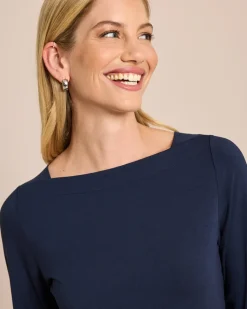 Shirt mit elegantem U-Boot-Ausschnitt