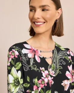 Shirt mit Kettendeko am Ausschnitt