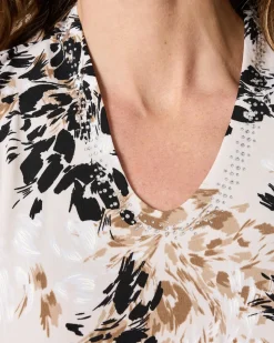Shirt mit Strassausschnitt