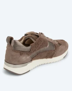 Sneaker