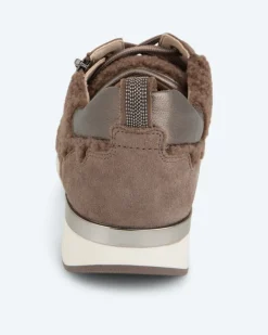 Sneaker