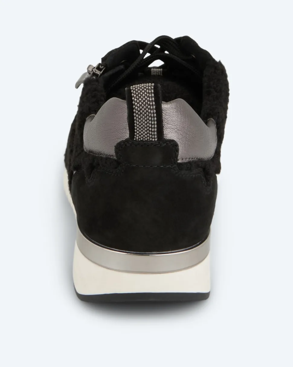 Sneaker