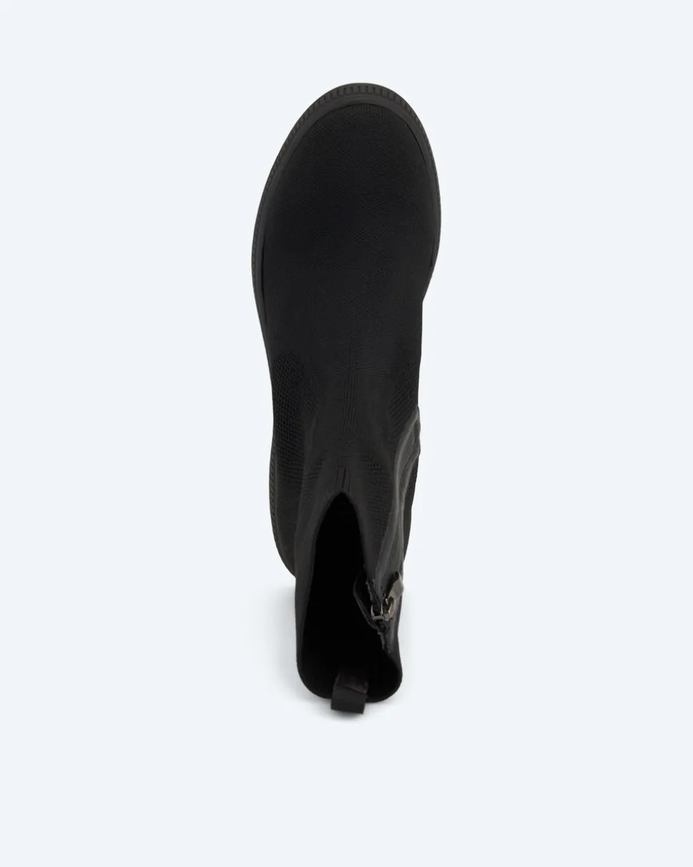 Stiefelette aus Strick