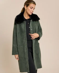Strickmantel mit abnehmbarem Kragen